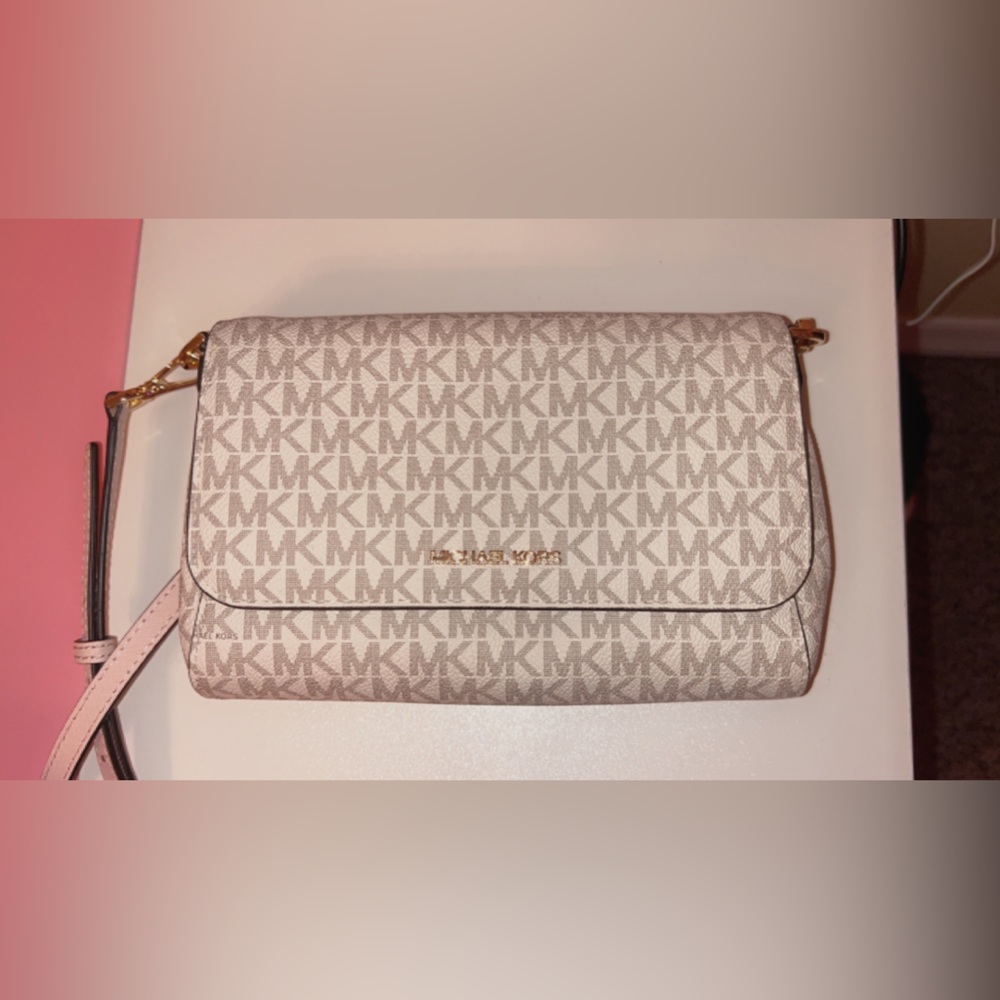 NEVER USED- MICHAEL KORS CROSSBODY BAG